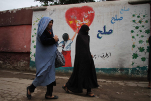 Los talibanes prohíben el sonido de la voz de las mujeres en público y marcan el hiyab como innegociable