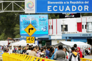 Ecuador decreta amnistía migratoria y regularización para venezolanos