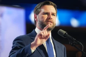 JD Vance aboga por «deshacer» política migratoria de Biden