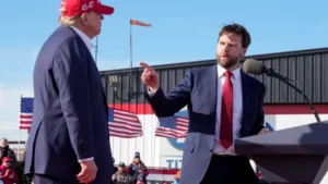 JD Vance, la «llave» de Trump, aboga por deshacer política migratoria de Biden