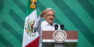 López Obrador pide que expresidente Peña Nieto declare sobre Ayotzinapa «si hay elementos»