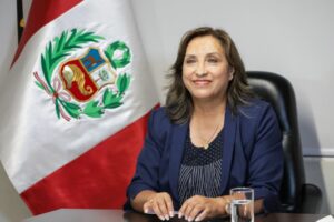 Boluarte acude inesperadamente a la Fiscalía para declarar en caso de supuesta corrupción