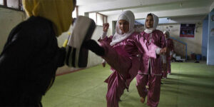 Talibanes prohíben las artes marciales mixtas por ser incompatibles con la sharia