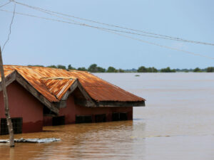 Al menos 179 muertos y 200.000 desplazados por las inundaciones en Nigeria desde enero