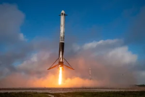 Cohete de SpaceX Falcon 9 sufre anomalía y es sometido a investigación federal