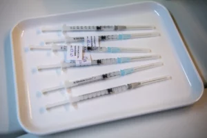 Demanda colectiva pide a Estado suizo compensación por las medidas tomadas contra la covid