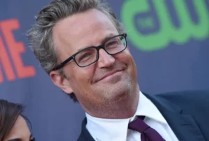Uno de los médicos acusado por la muerte de Matthew Perry acepta declararse culpable