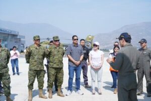 Perú envía helicópteros a Ecuador para ayudar a combatir un incendio masivo