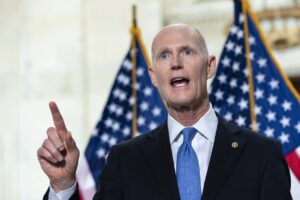 Senador Scott repudia orden de captura contra Edmundo y propone “cortar lazos” con Maduro