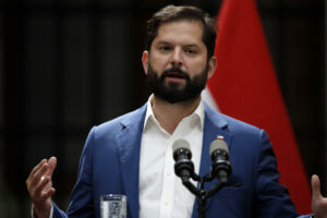 Boric pide acelerar la reforma de pensiones y dice que saldrá adelante pese a dificultad
