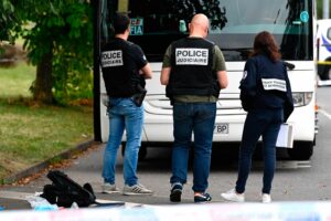 Detenido un hombre tras matar a su mujer y a sus dos hijas a cuchilladas cerca de París