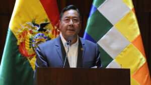 Arce ordena la contratación de aviones cisterna para combatir los incendios en Bolivia