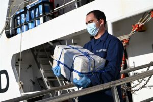 Autoridades de EEUU incautan cocaína valorada en 54 millones y capturan a 11 personas