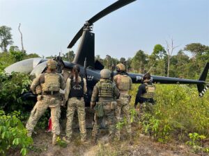 Militares brasileños hallan 240 kilos de ‘skunk’ en un helicóptero procedente de Venezuela