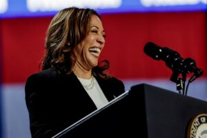 Harris aventaja a Trump entre latinos en Florida, según sondeo de UnidosUS