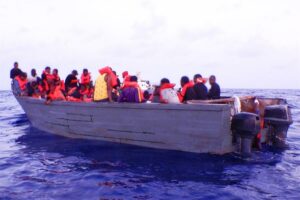 Guardia Costera de EE.UU. repatria a 124 haitianos interceptados en dos embarcaciones