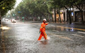 Más de 100.000 evacuados en Shanghái ante segundo tifón