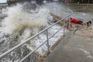 Inundaciones en Florida y apagones en sureste de EE. UU.: huracán Helene alcanza categoría 4