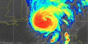Helene se convierte en tormenta tropical en su avance por EEUU