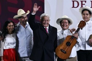 López Obrador se despide con su última conferencia ‘mañanera’: «Me voy satisfecho»
