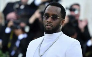 Acusan a P. Diddy de abusar de 25 menores