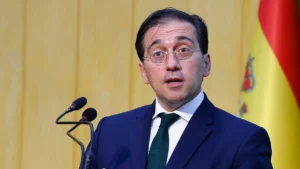 Albares defiende en el Congreso de España el asilo a Edmundo González