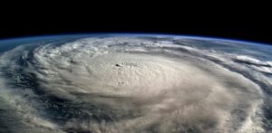 Autoridades estadounidense piden abandonar zonas costeras de Florida