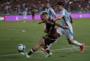 Venezuela suma su segundo empate consecutivo tras igualar 1-1 ante Argentina
