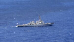 Ejército chino vigila el paso de buques estadounidenses y canadienses por el estrecho de Taiwán