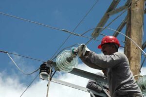 Cuba sufre una desconexión del sistema eléctrico tras fuertes vientos por huracán Rafael