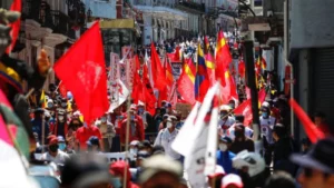 Ecuador: Pueblo de Quito moviliza para exigir la renuncia de Daniel Noboa