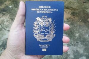 España no acepta pasaportes vencidos de venezolanos para realizar trámites migratorios