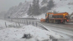 Alerta roja en España por nieve, lluvia, oleaje y viento