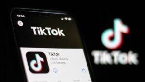 Tras asesinato de adolescente por pelea en redes sociales Albania prohibirá TikTok por un año