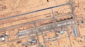 Yemeníes atacan base aérea israelí Nevatim con misil hipersónico