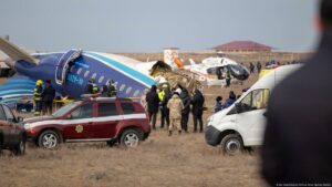 El avión azerbaiyano accidentado resultó dañado «debido a un ataque desde el suelo»