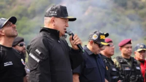 Diosdado Cabello aseguró que los que andan «medio alborotados» recibirán una respuesta contundente y brutal