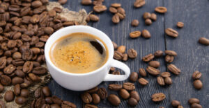El café por las mañanas podría proteger al corazón mejor que el consumo durante todo el día