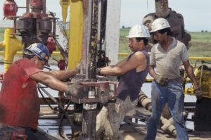 Venezuela alcanza una producción de casi un millón de barriles diarios de petróleo