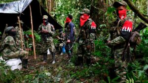 Enfrentamientos entre el ELN y disidencias de las FARC dejan más de 30 muertos