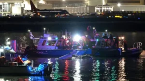 Tragedia en Washington: recuperan 28 cuerpos en lugar del accidente aéreo entre un avión y un helicóptero militar