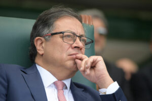 Petro pidió la renuncia «protocolaria» a todos sus ministros