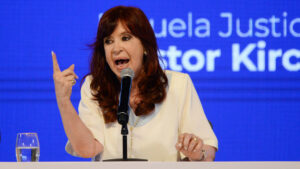 «Te noto algo nervioso»: Cristina Fernández critica a Milei por sus políticas cambiarias