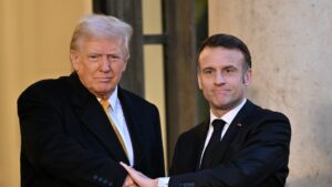 Macron: Europa debe responder a la «descarga eléctrica» de Trump