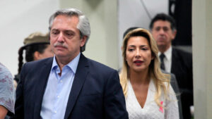 Juez argentino procesa al expresidente Fernández por violencia de género contra su expareja