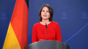 Canciller alemana a EEUU: Nadie puede decidir sobre la guerra y la paz por encima de los ucranianos