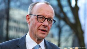 Merz invita a Netanyahu a Alemania pese a la orden de detención de la CPI