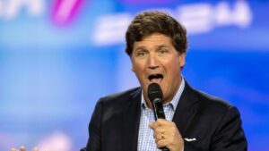 Tucker Carlson responde a los que lo llaman «agente ruso»