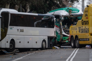 Choque entre dos autobuses deja al menos 30 heridos en España
