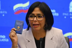 Delcy Rodríguez: No es venezolana la mujer que pide invasiones y sanciones